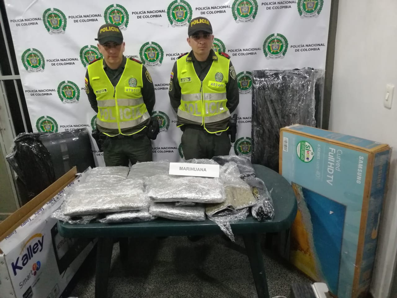 Más-de-10-mil-dosis-de-marihuana-incautada-en-Cali Planes-y-registros-en-terminal-de-Cali