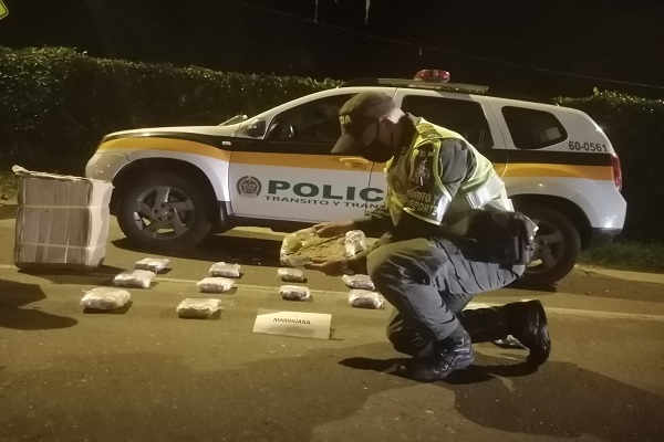cuatro casos de transporte de droga en modalidad encomienda  Incautaciones de estupefacientes fin de semana