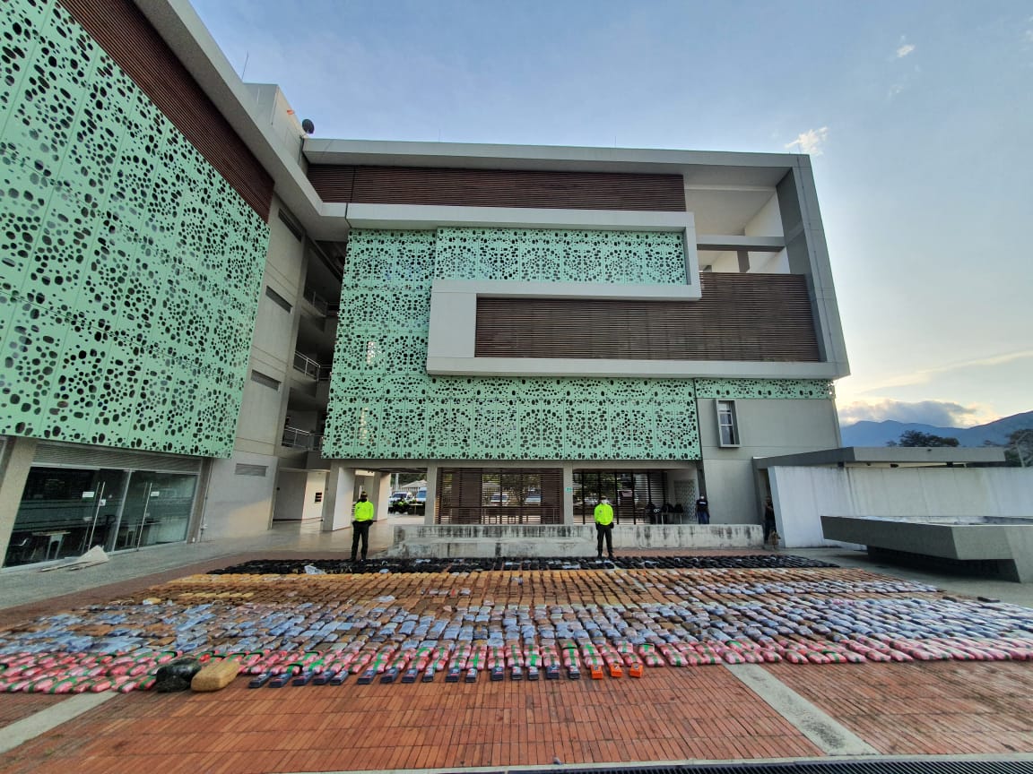 Armas-y-estupefacientes-incautados-por-la-Policía Operaciones-Policía-Cali