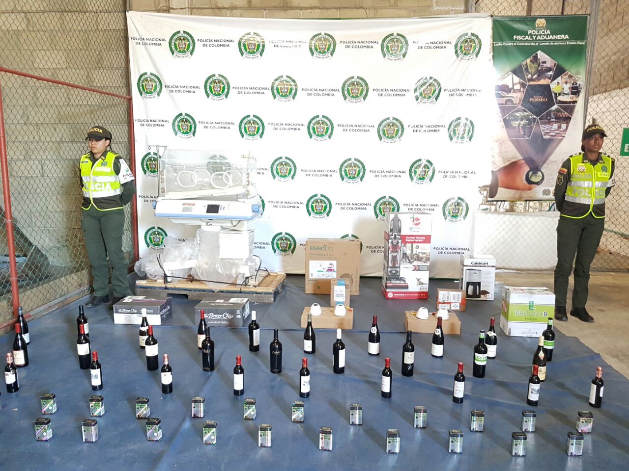 Gracias a los operativo 220 millones fueron incautados en mercancía de contrabando Gracias a los operativo 220 millones fueron incautados en mercancía de contrabando