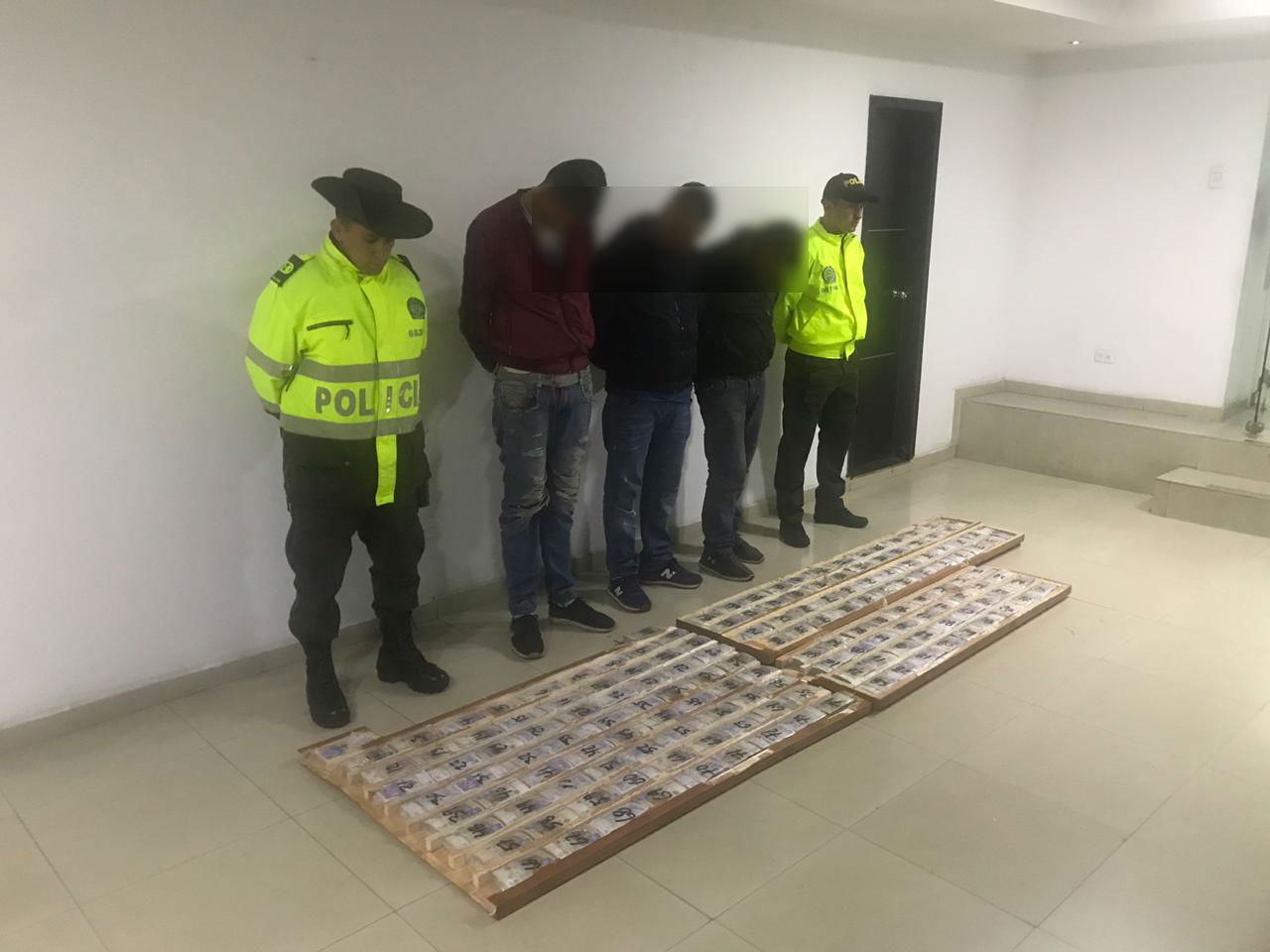 Incautamos-1.600-millones-de-pesos-producto-del-narcotráfico  Incautamos-1.600-millones-de-pesos-producto-del-narcotráfico