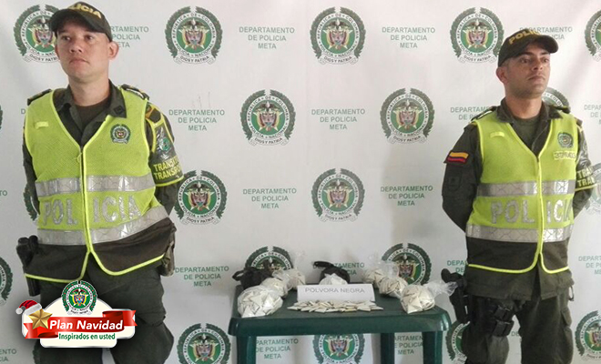 La Policía Nacional-incauta-2-mil-gramos-de-pólvora-y-94-botellas-de-licor adulterado