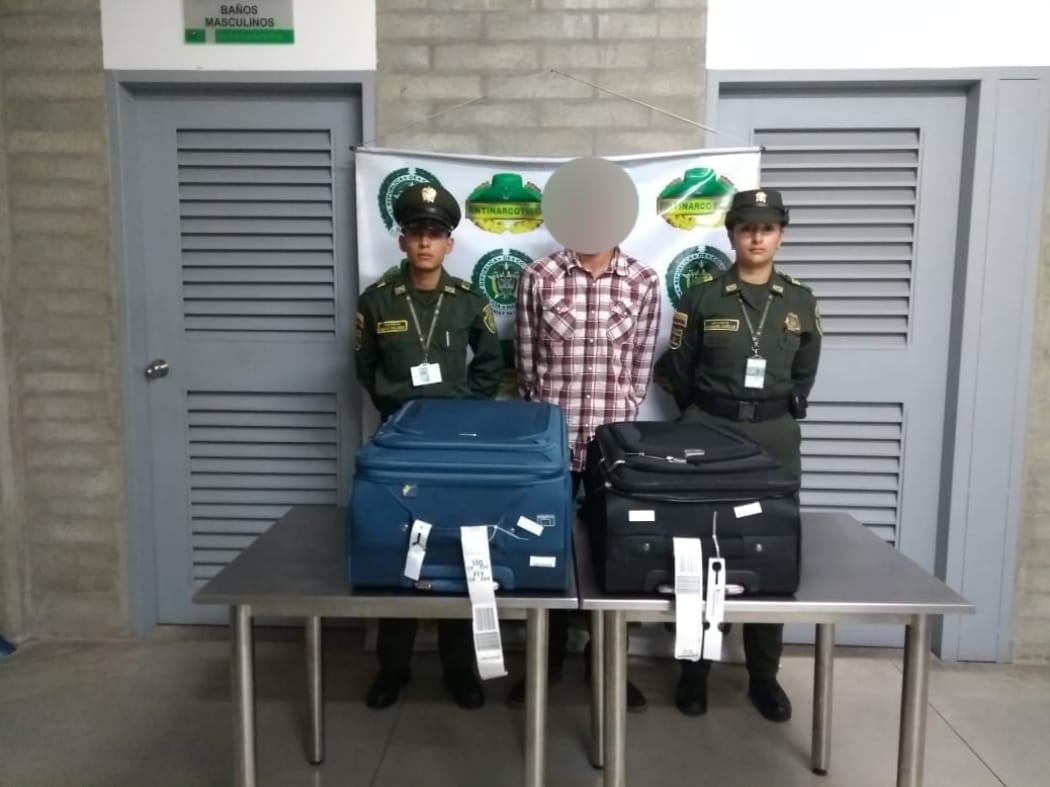Incautamos-10-kilos-de-cocaína-ocultos-en-varillas-de-dos-maletas  Incautamos-10-kilos-de-cocaína-ocultos-en-varillas-de-dos-maletas