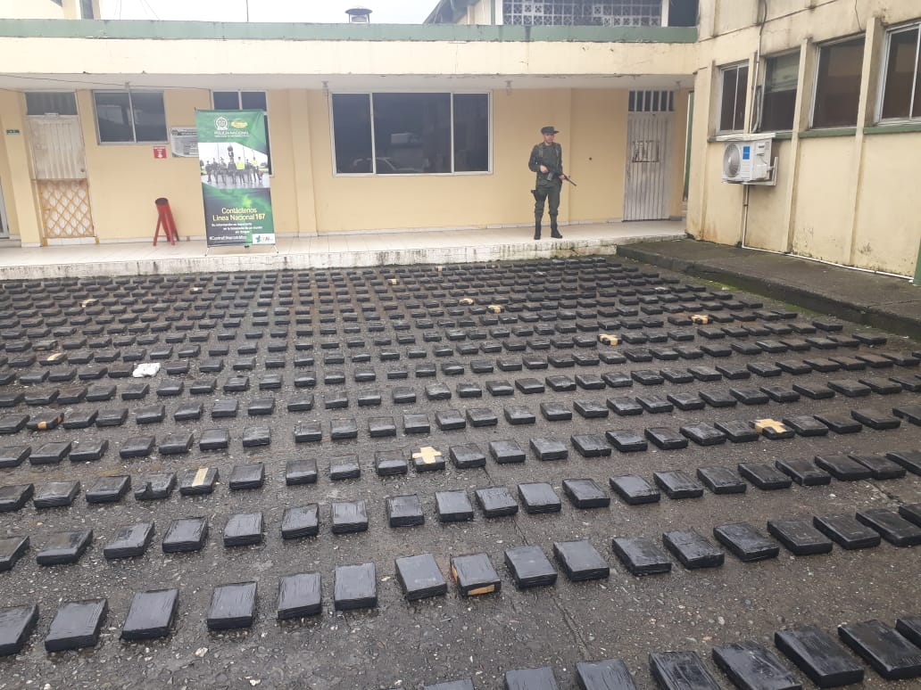 Incautamos 835 kilos de cocaína que serían enviados a Rotterdam en Holanda Incautamos 835 kilos de cocaína que serían enviados a Rotterdam en Holanda