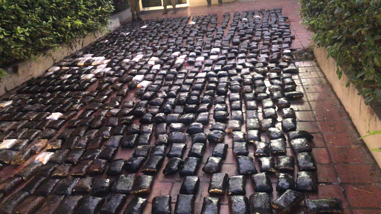 Incautamos más de 450 kilos de marihuana que transitaban por las carreteras costeras del país Incautamos más de 450 kilos de marihuana que transitaban por las carreteras costeras del país