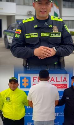 Uniformado de la Policía Nacional entrega información sobre un procedimiento de captura realizado en el departamento