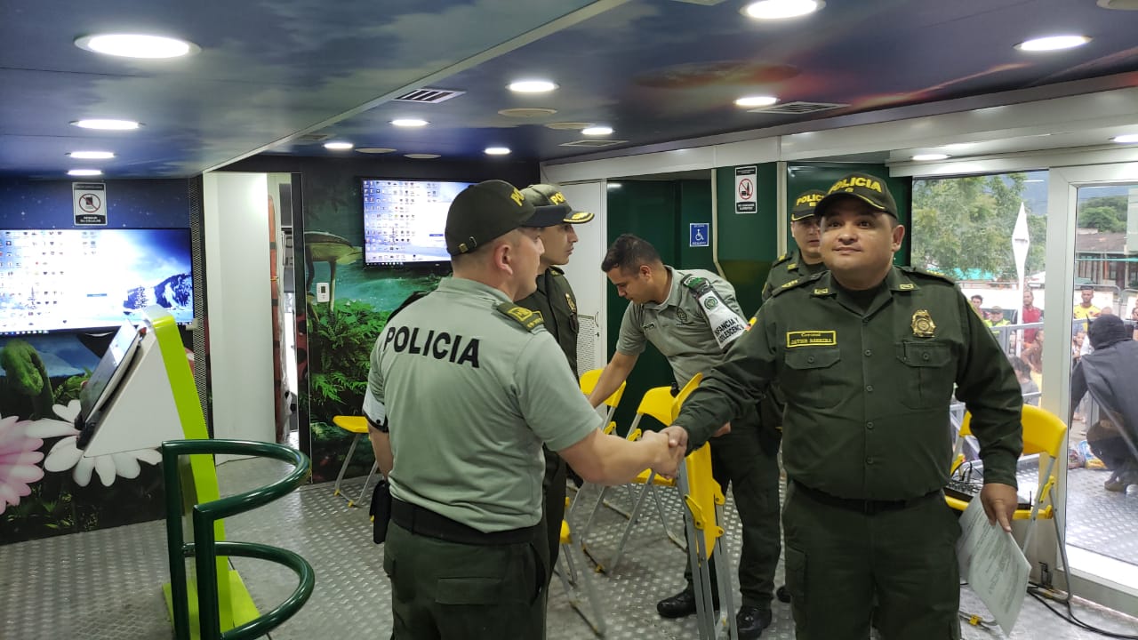 cerca-de-mil-infantes-disfrutaron-de-alegría-y-diversión-esta-actividad-fue-liderada-por-el-bus-interactivo-infantil-de-la-policía-de-infancia-y-adolescencia 