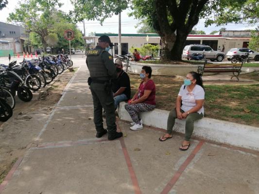 La-Policía-Nacional-sensibiliza-a-la-comunidad-sobre-el-uso-de-las-líneas-de-emergencia-4