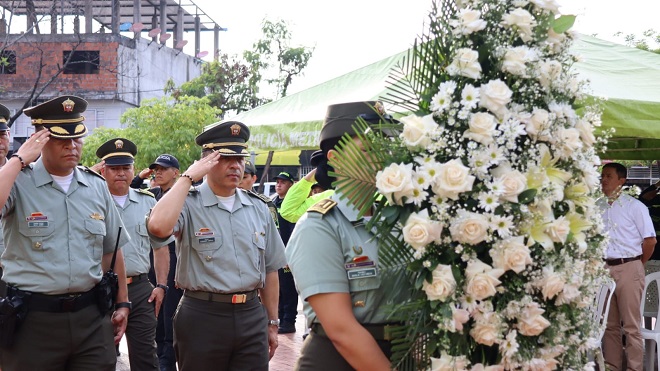 La Policia Metropolitana de Neiva rinde un sentido homenaje