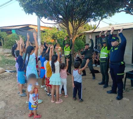 Durante este mes los uniformados han visitado diferentes barrios de las comunas de la ciudad. 
