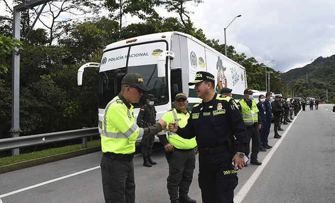 La Policía Nacional hace un llamado a los viajeros, especialmente a los conductores, para que respeten las normas de tránsito.