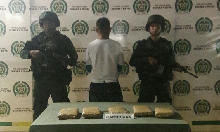 Continuamos con la ofensiva nacional contra el tráfico de narcóticos llevaba-mas-de-dosmil-gramos-de-marihuana-en-su-equipaje