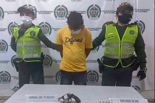 Lo-capturamos-cuando-evadía-detención-domiciliaria-y-tenía-un-arma-ilegal