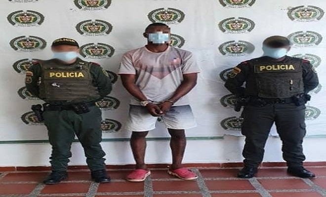 El capturado debería estar cumpliendo en su residencia, una medida judicial por porte ilegal de armas de fuego. El capturado debería estar cumpliendo en su residencia, una medida judicial por porte ilegal de armas de fuego.