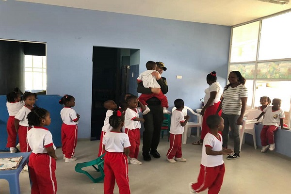 Los niños del CDI de huapango recibieron la visita del comandante de Policía Chocó Los-niños-del-CDI-de-huapango-recibieron-la-visita-del-comandante-de-Policía-Chocó
