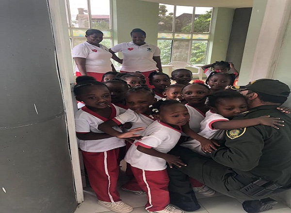 Los niños del CDI de huapango recibieron la visita del comandante de Policía Chocó Los-niños-del-CDI-de-huapango-recibieron-la-visita-del-comandante-de-Policía-Chocó