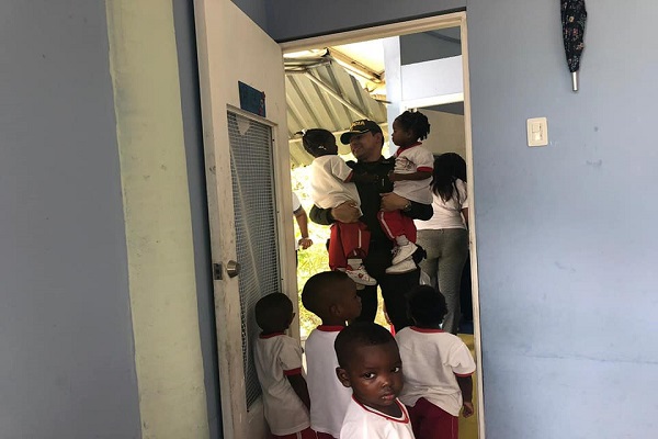 Los niños del CDI de huapango recibieron la visita del comandante de Policía Chocó Los-niños-del-CDI-de-huapango-recibieron-la-visita-del-comandante-de-Policía-Chocó