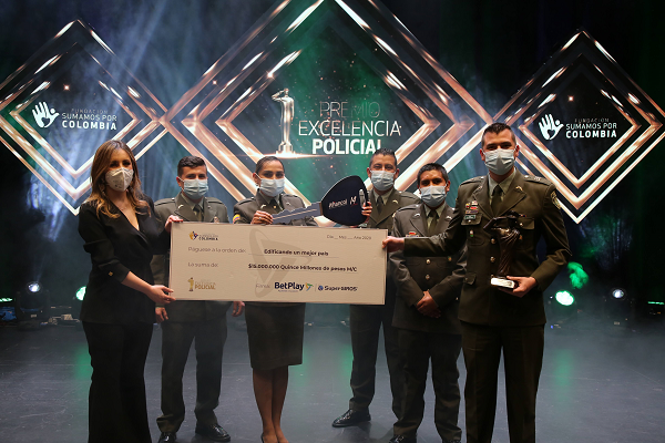 Los Premios de la Excelencia Policial-.