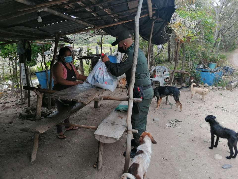Entregamos mercados a madres cabeza de hogar  madre_cabeza_de_hogar_