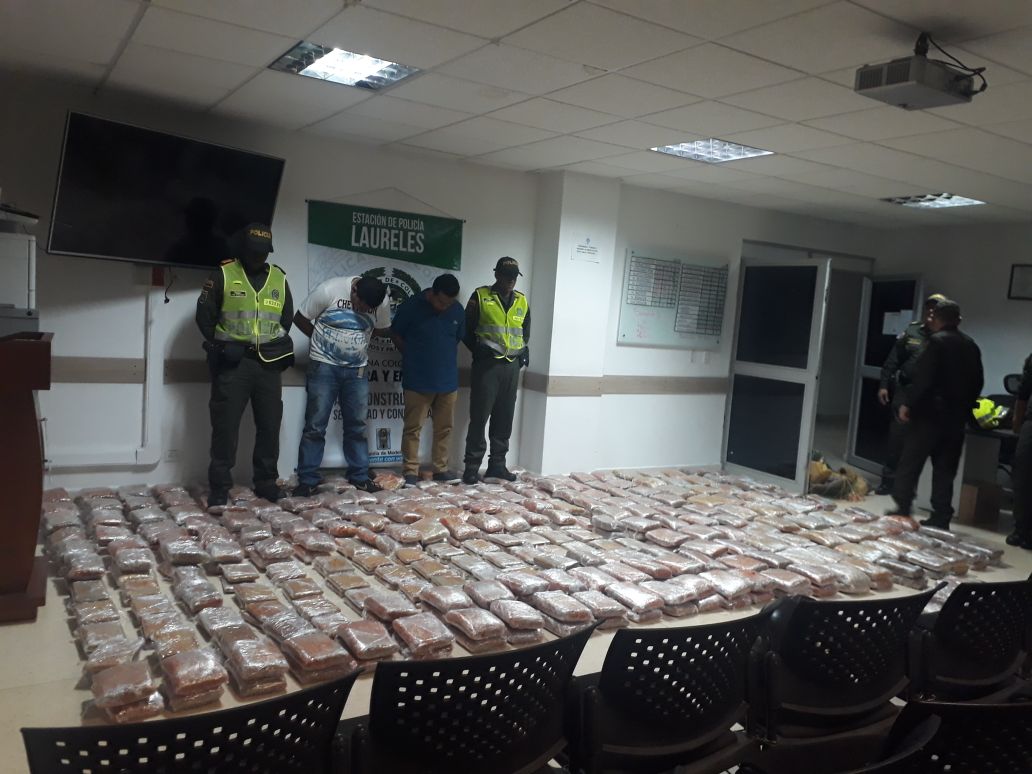 En tractomula recuperada cae cargamento con 25.900 dosis de marihuana en Medellín