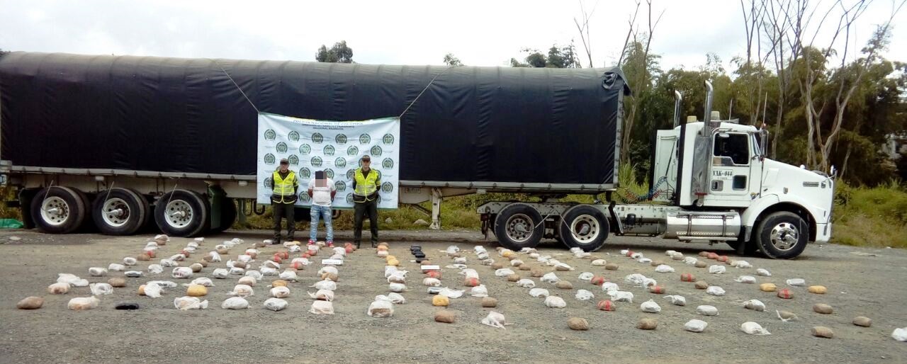 encaletados en sacos de azucar estaba la sustancia estupefaciente más de 121 millonmes de pesos en marihuana incautada