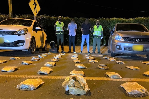 la droga venía de cali con destino a Medellín  Encaletada marihuana en cilindro de combustible de un automóvil
