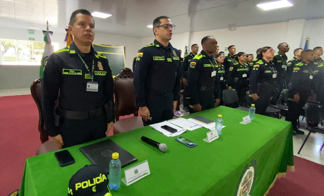 uniformados, en formación