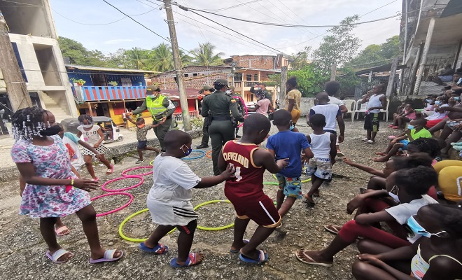 Mejoramos la seguridad en los barrios promoviendo una Policía cercana Mejoramos la seguridad en los barrios promoviendo una Policía cercana