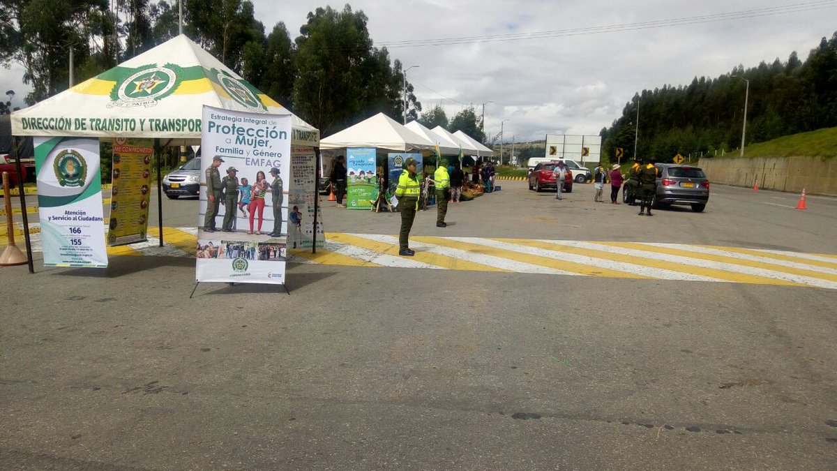 policía-realizo-mercado-campesino-vial  mercado-campesino-vial