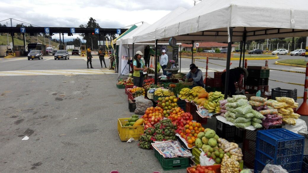 Vivimos un “Día de la Raza” seguro y en paz  mercado-campesino-vial
