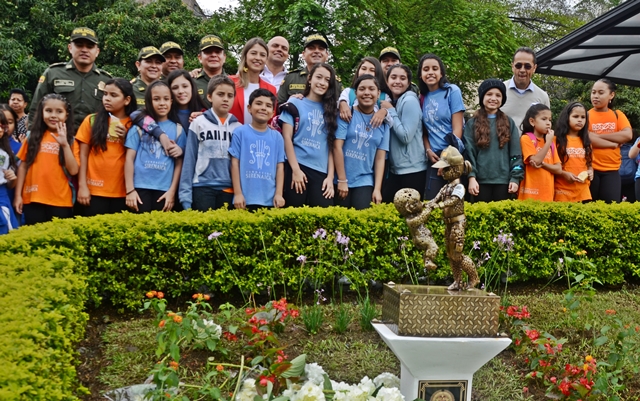 Policía-Antioquia-realiza-homenaje-a-las-sonrisas-de-los-ángeles-.