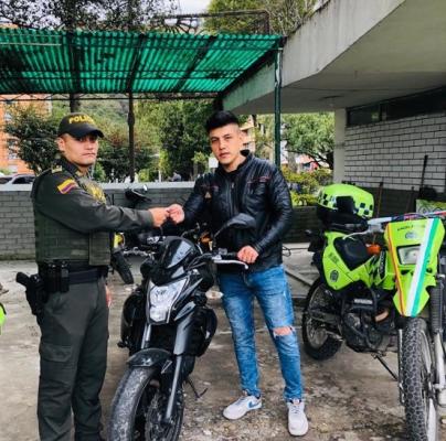 Moto hurtada recuperada  Moto hurtada recuperada