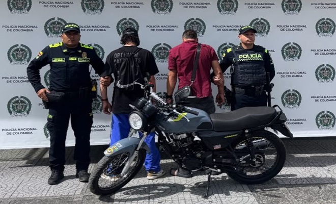 policia_capturados_por_hurto_y_moto_recuperada