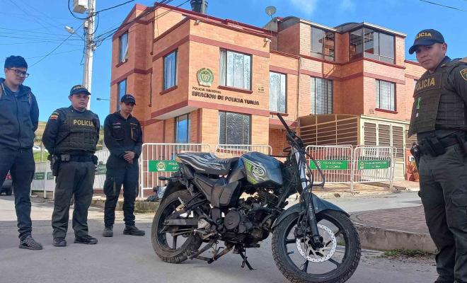 Vehículo estaba abandonado en vía pública  Vehículo estaba abandonado en vía pública