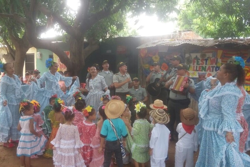 Música-recreación-diversión-y prevención-lleva-la-policía-a-80-niños-del-barrio-La-Nevada-2