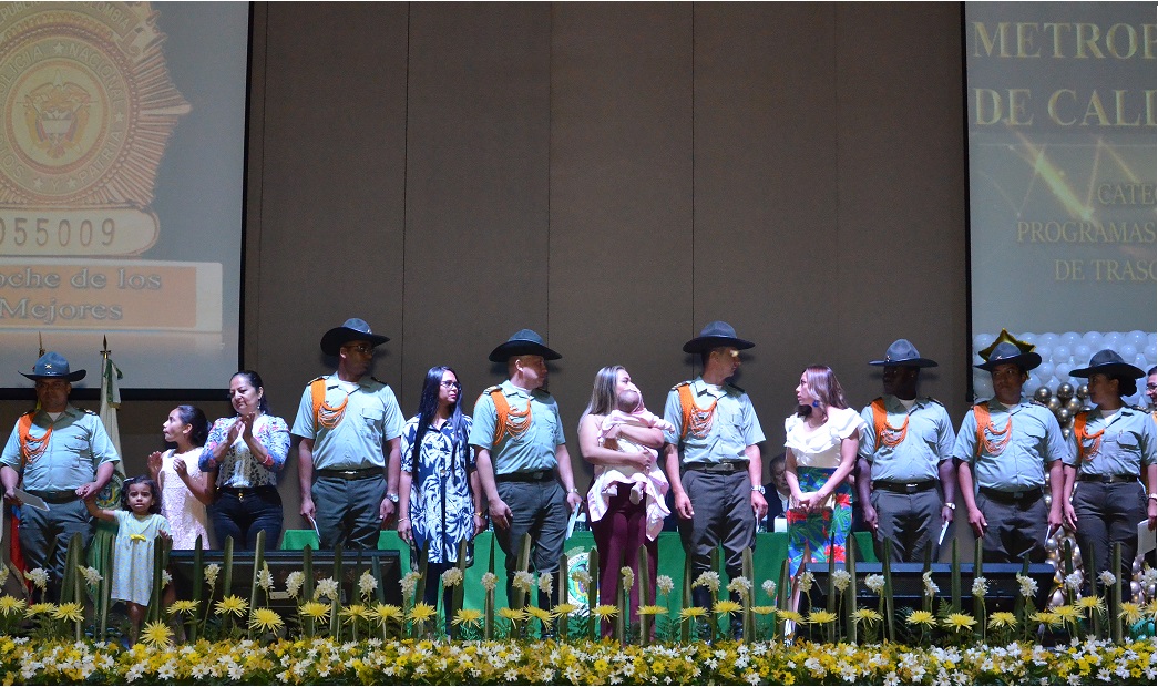 Policías-destacados-por-su-servicio-en-2019 Más-de-200-millones-de-pesos-en-premios