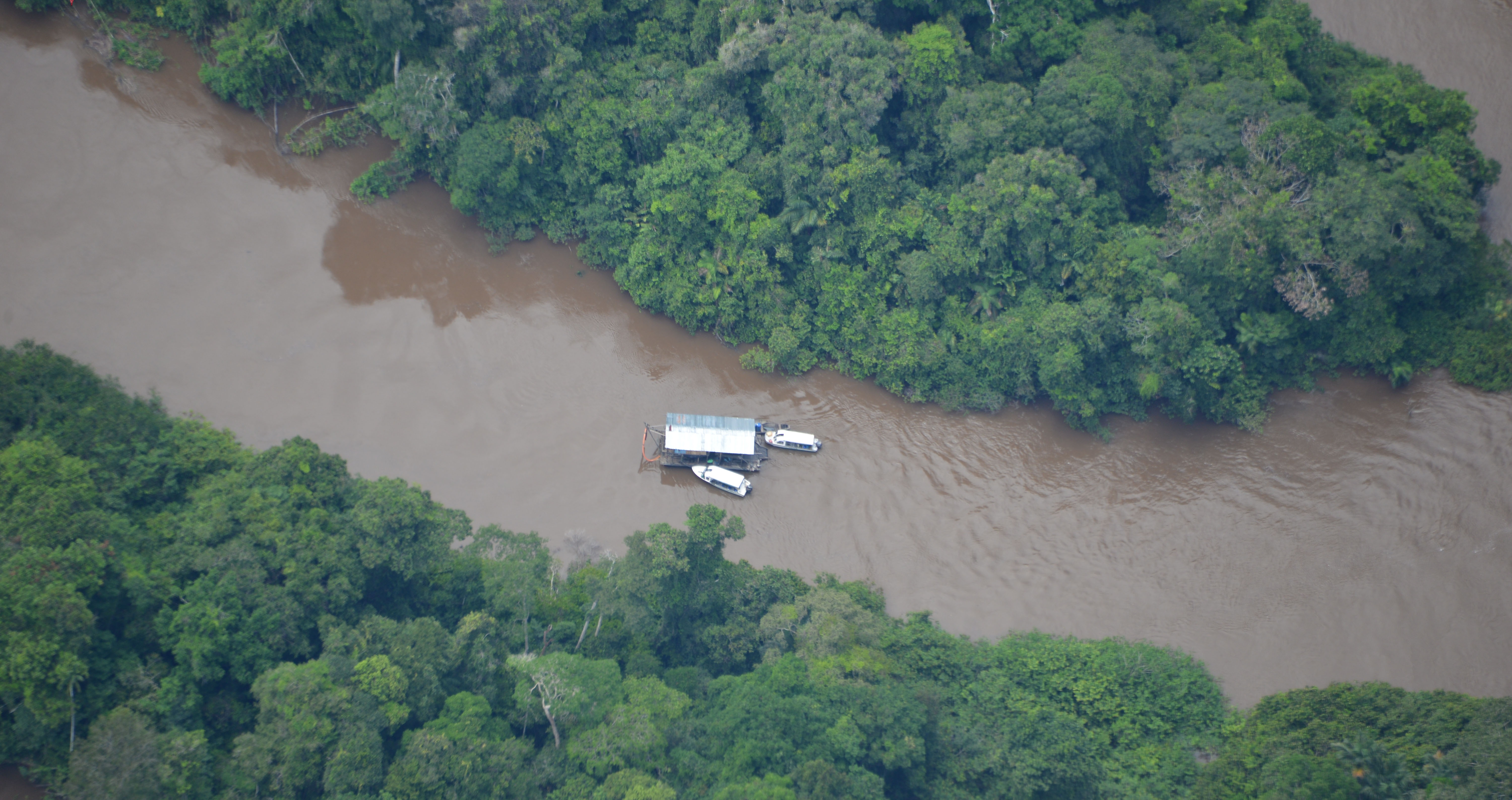 Intervención de nave del grupo aéreo del amazonas 