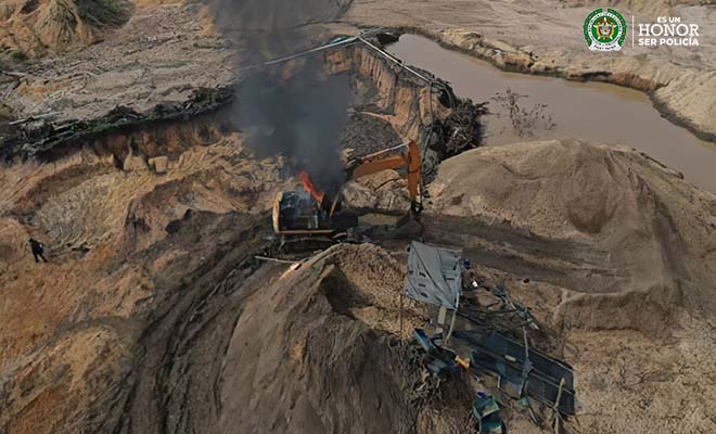 Contundente golpe a la explotación ilícita de yacimientos mineros en el sur de Bolívar Afectamos las finanzas del ELN y Clan del Golfo, en cerca de 2.000 millones de pesos