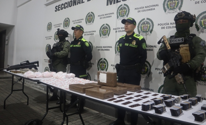 Durante el procedimiento fueron hallados un fusil Galil calibre 5.56, una escopeta calibre 12, cerca de 150 cartuchos