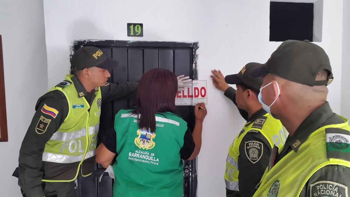 Policía de Barranquilla verifica legalidad de establecimientos Policía de Barranquilla verifica legalidad de establecimientos