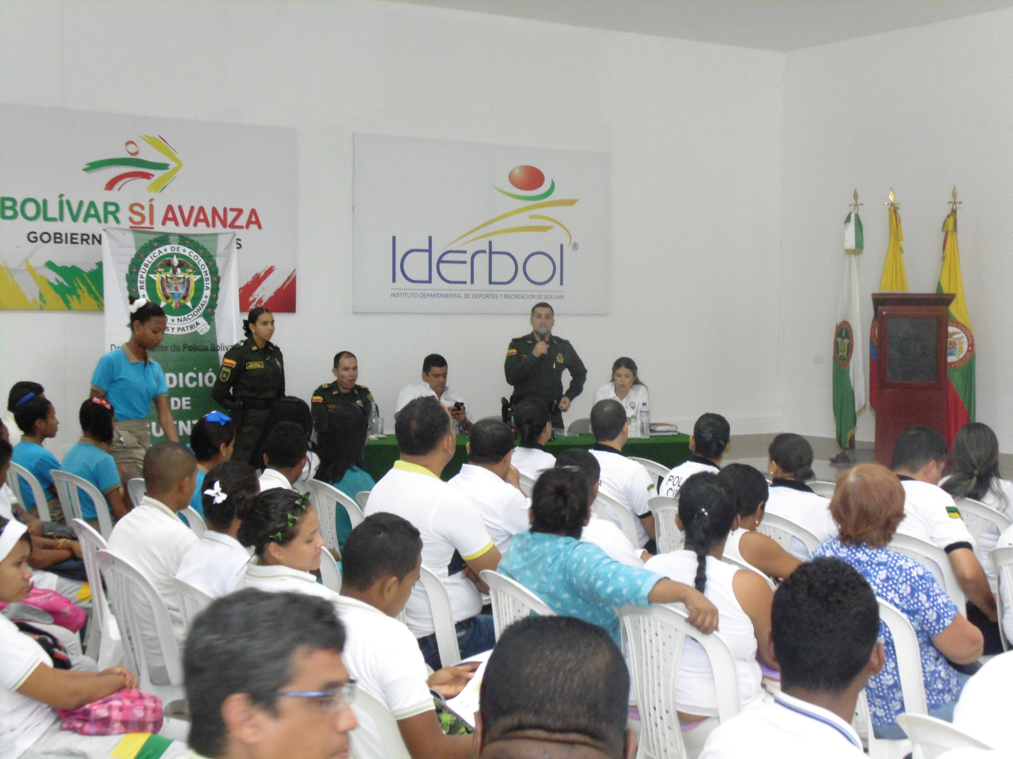 Junto con la comunidad apropiamos el Código Nacional de Policía y Convivencia En el primer semestre del año se han impuesto 101 comparendo pedagógicos en Bolivar