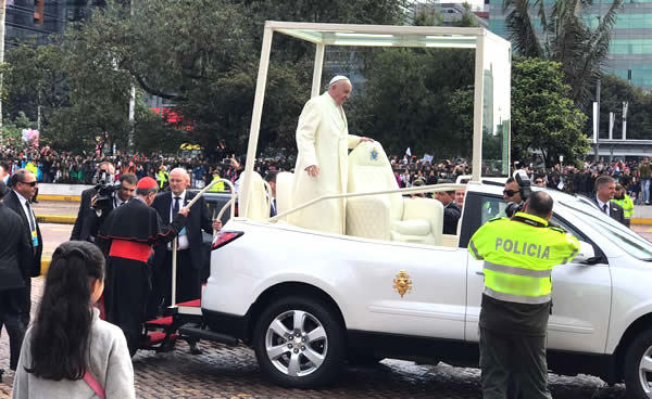 papa-francisco-unge-de-bendiciones-a-la-familia-policial