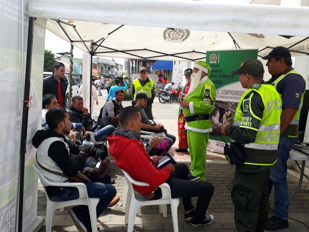 Conozca al papá Noel de la seguridad vial  papa_noel_de_la_seguridad_vial_policia_santander