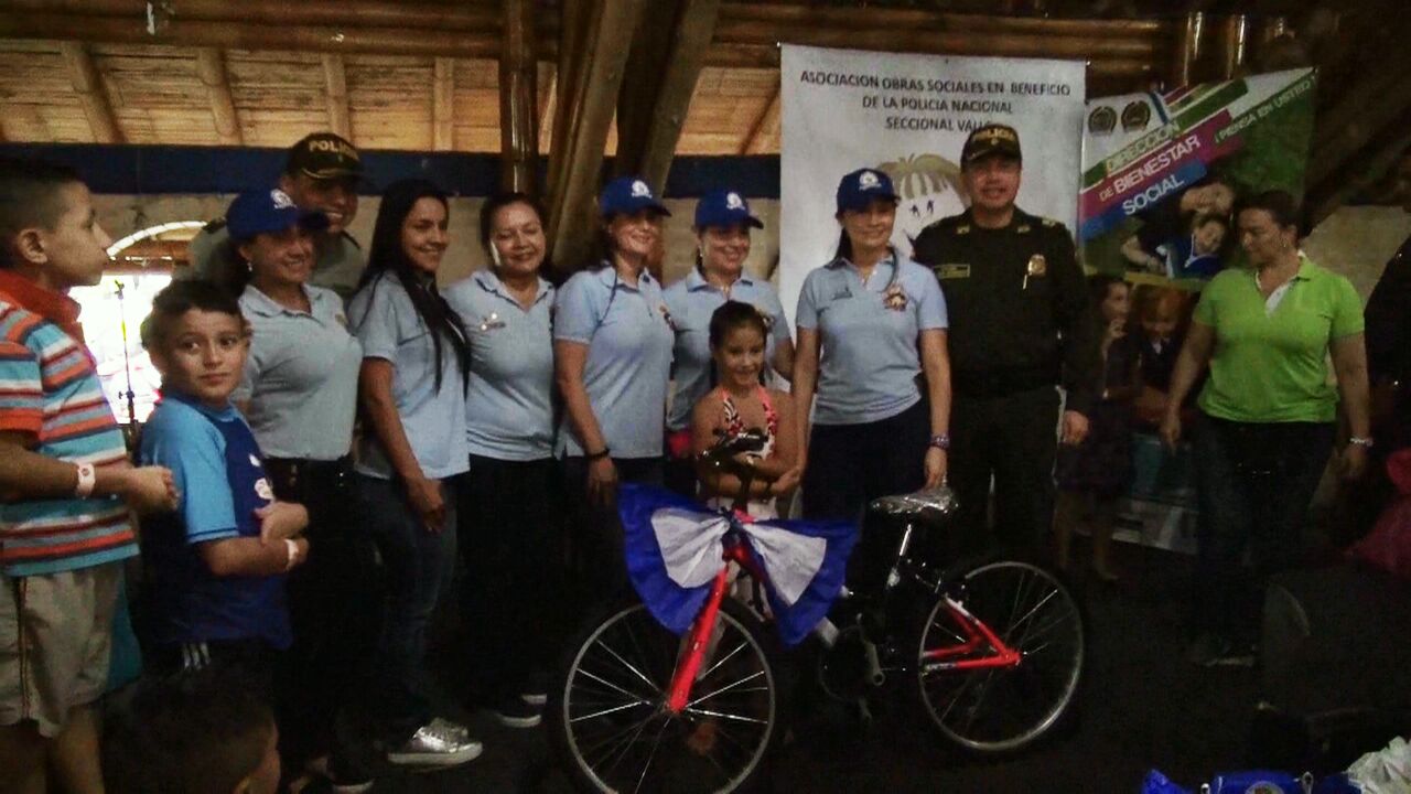 Fortalecemos el bienestar policial con actividades lúdico recreativas en el Valle del Cauca Celebración-del-día-del-niño-para-los-hijos-de-nuestros-uniformados