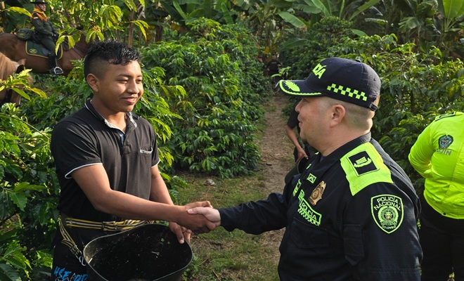 La Policía Nacional lanza el “Plan Cosecha 2025” para proteger caficultores y comunidades rurales en Manizales y Villamaría La Policía Nacional lanza el “Plan Cosecha 2025” para proteger caficultores y comunidades rurales en Manizales y Villamaría
