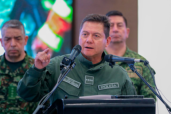 Director de la polic&iacute;a brindando palabras en el plan democracia 2026