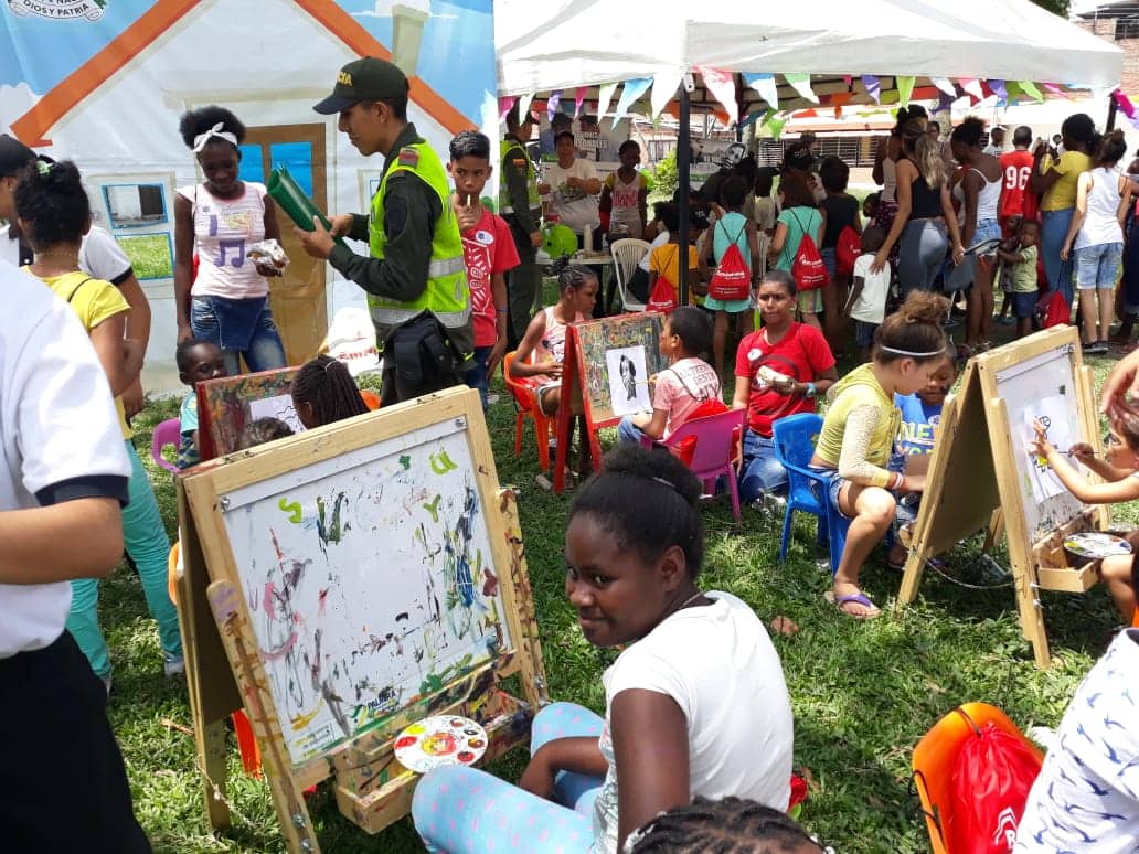 Policía Nacional en una gestión interinstitucional con Bancoomeva y la Fundación  los del Camino realizaron plan desarme valle-de-cauca-se-realizo-plan-desarme-con-los-niños-de-villa-del-rosario-palmira3