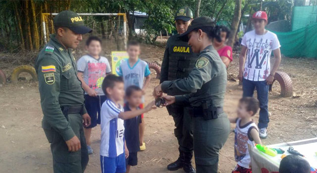 “Es mejor amarse que armarse”-por la sana convivencia-en la región del Ariari-Policia