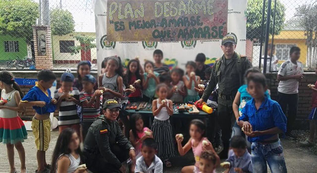 “Es mejor amarse que armarse”-por la sana convivencia-en la región del Ariari-Policia