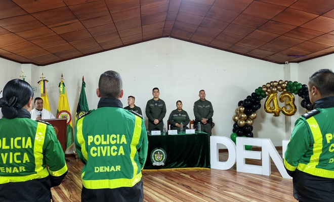 Ceremonia c&iacute;vica de mayores en su aniverario n&uacute;mero 43